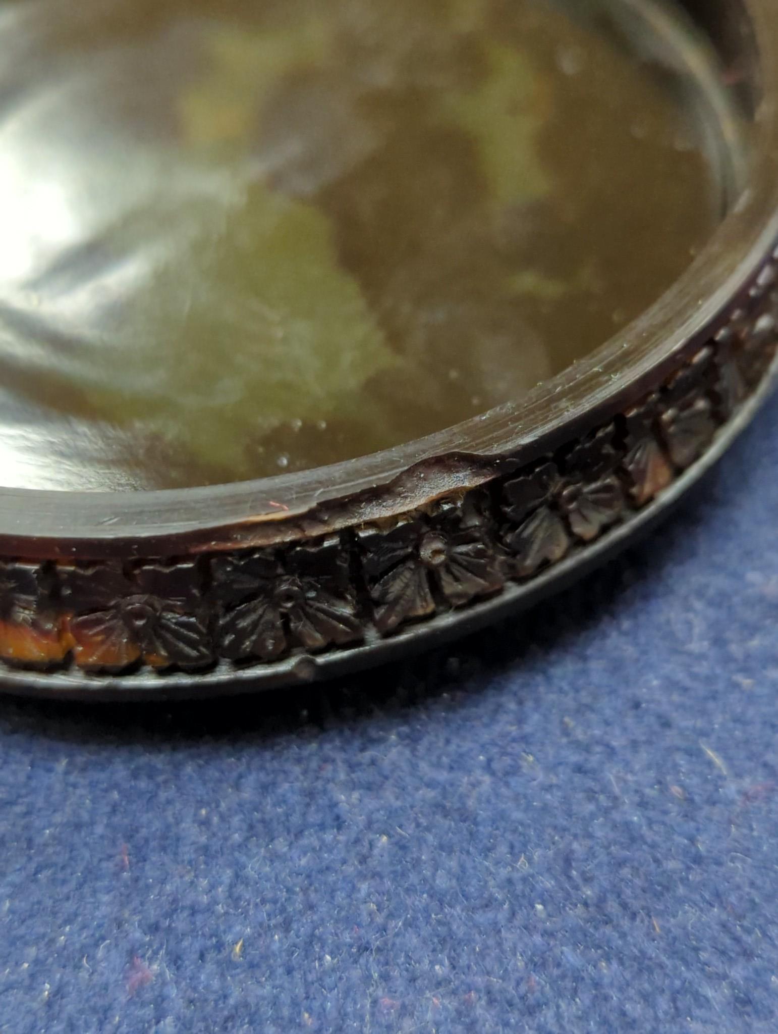 A 19th century Chinese export tortoiseshell snuff box, diameter 8cm